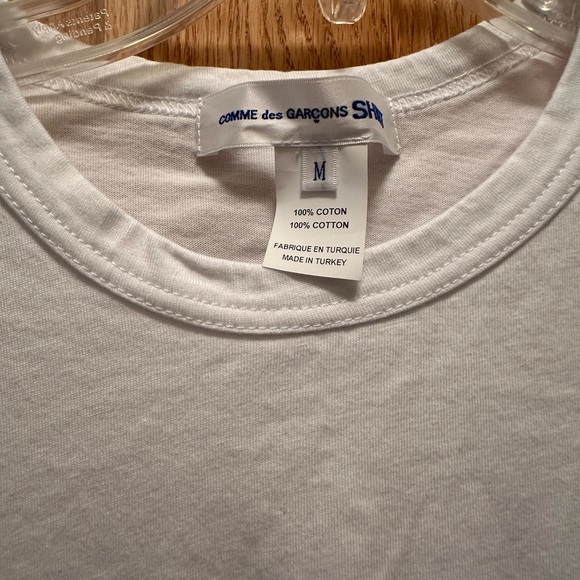 Comme des Garcon Tiered Hem White T-shirt. - Picture 2 of 3